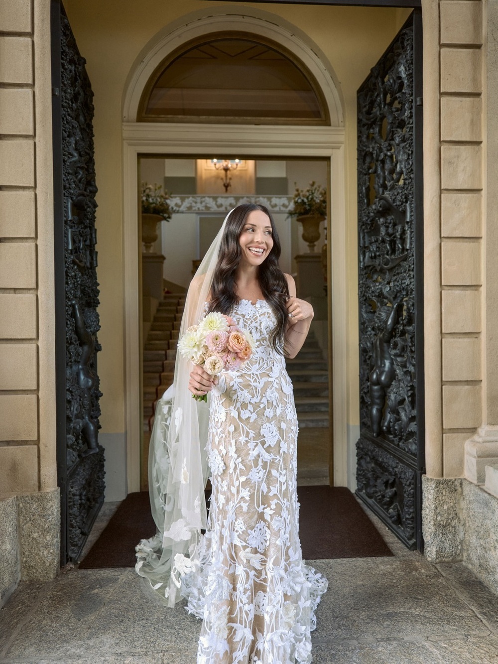 Oscar De La Renta Embroidered Lace Bridal Gown with Veil - White Floral - Picture 1 of 5